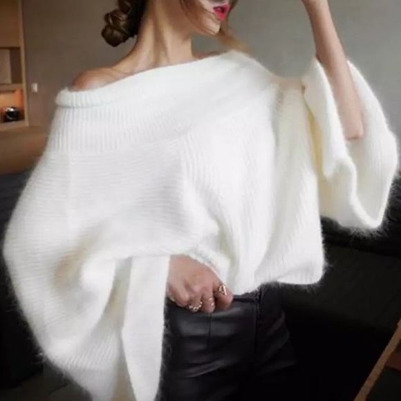 Lena Vie Boutique Sweaters - Snowflake Soft Flare Sleeve Pullover